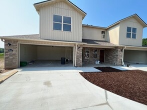 Building Photo - 9004-9006 Sandra Way