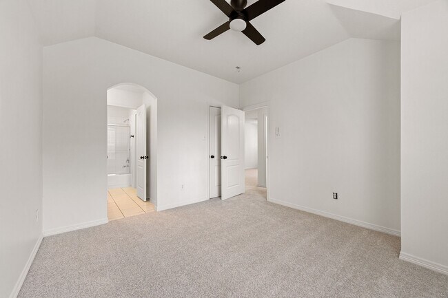 Building Photo - 910 Box Elder Dr