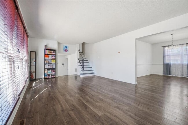 Building Photo - 912 Amherst Ln