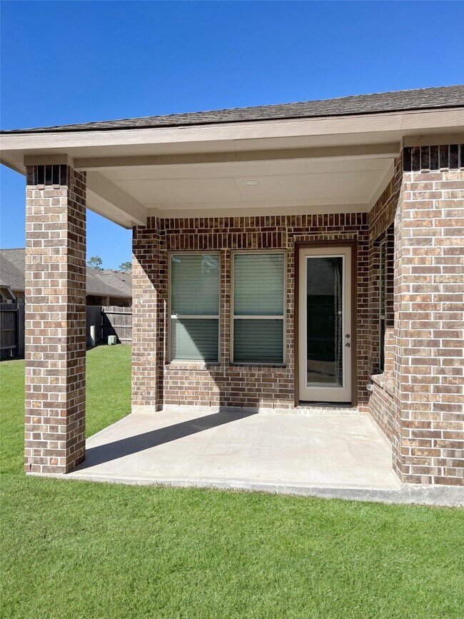 Building Photo - 16807 Hemlock Grove Dr