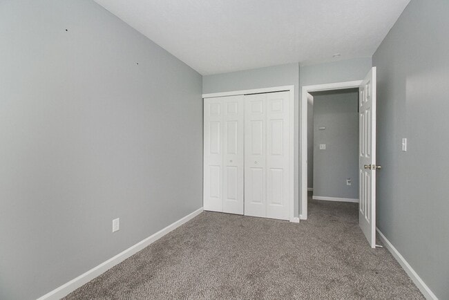 Building Photo - 3 Bedroom/2.5 Bath Westlake!! Condo living...
