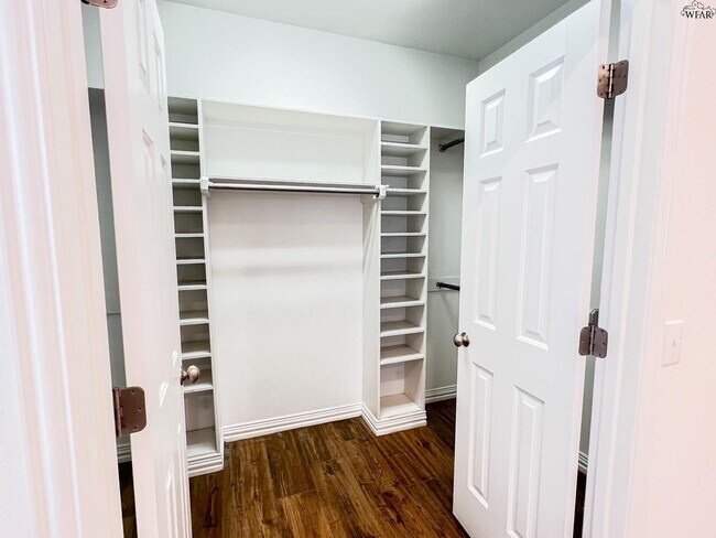 Building Photo - 1703 Rockridge Dr