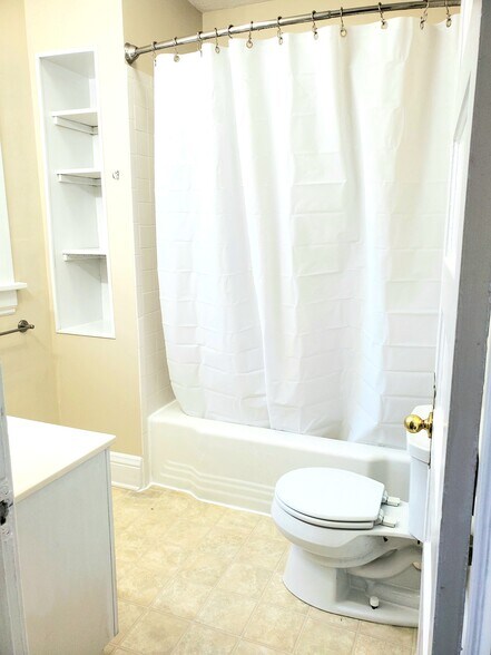 Building Photo - 3560 Jones St