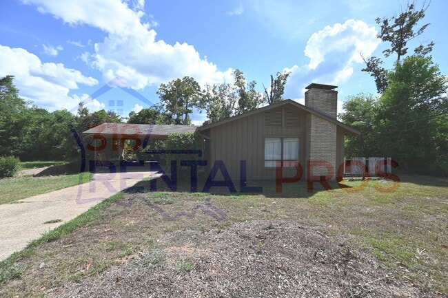 Building Photo - 1707 Lind Dr