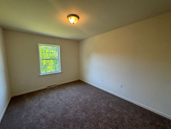 Building Photo - 4 Bed 3 Bath Updated Home In Lititz