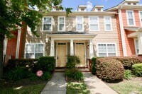 Building Photo - 2 BED/2.5 BATH Townhome in Magnificent Wesley Heights West End District