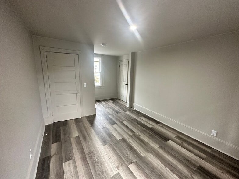 Building Photo - 113 N Coal St