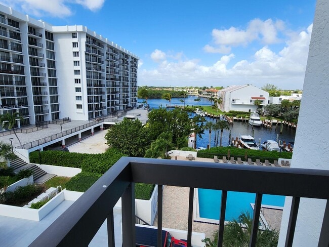 Building Photo - 4748 S Ocean Blvd