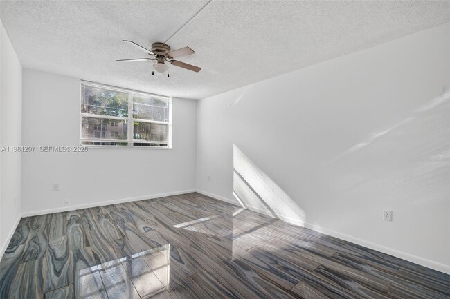 Building Photo - 9091 Lime Bay Blvd