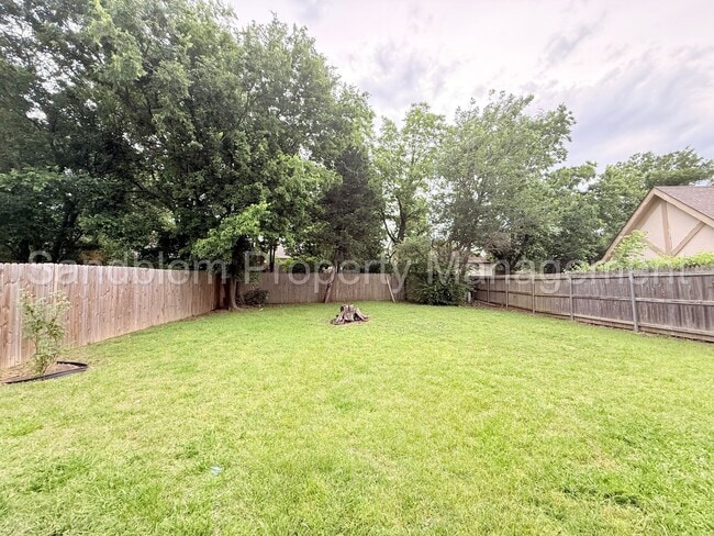 Building Photo - For Lease | South Tulsa Duplex | Available Now!