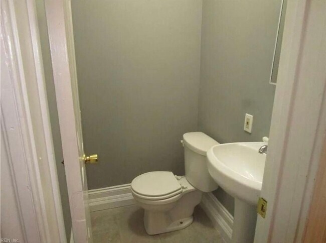 Building Photo - Charming 3BR House in Norfolk