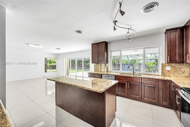Building Photo - 13100 SW 81st Ave