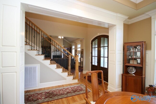 Building Photo - 27 Carriage Hill