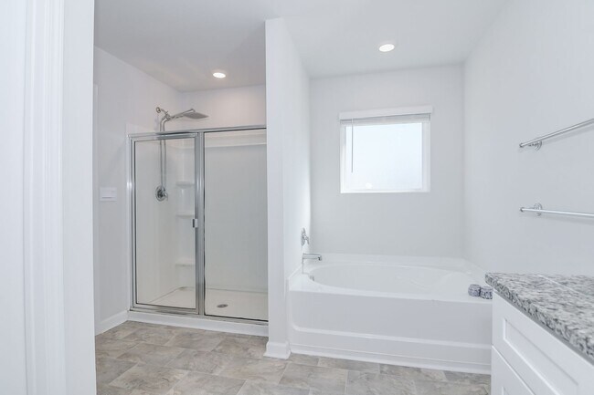 Building Photo - 4 Bedroom 3 Bathroom Two Story Home