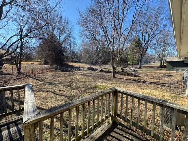 Building Photo - 5 Bedrooms!