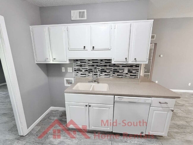 Building Photo - 1775 Colonial Hills Dr