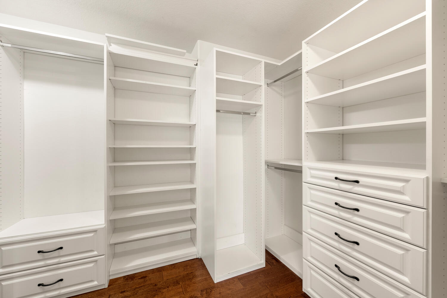 Primary closet - 7224 Imbach Place