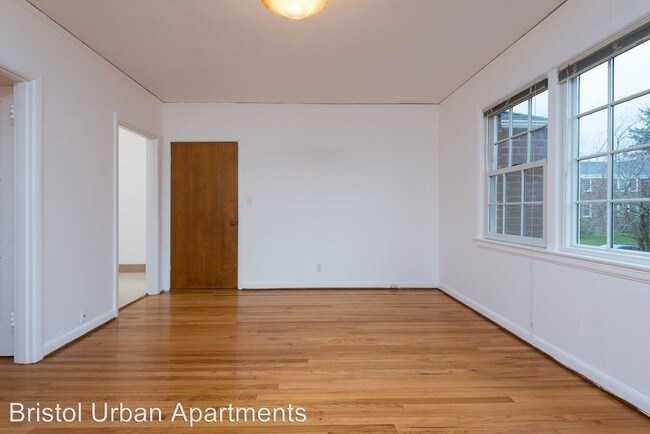 Building Photo - 5520 NE Sandycrest Terrace