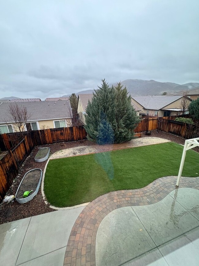 Building Photo - Freshly painted  5 bedroom 3 bath home