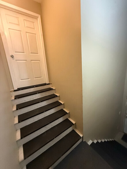 Building Photo - 1458 N Main St