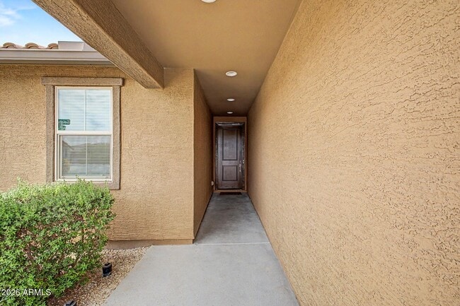 Building Photo - 9012 W Solano Dr