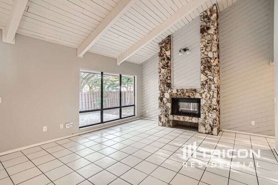 Building Photo - 1032 Weathered Wood Cir