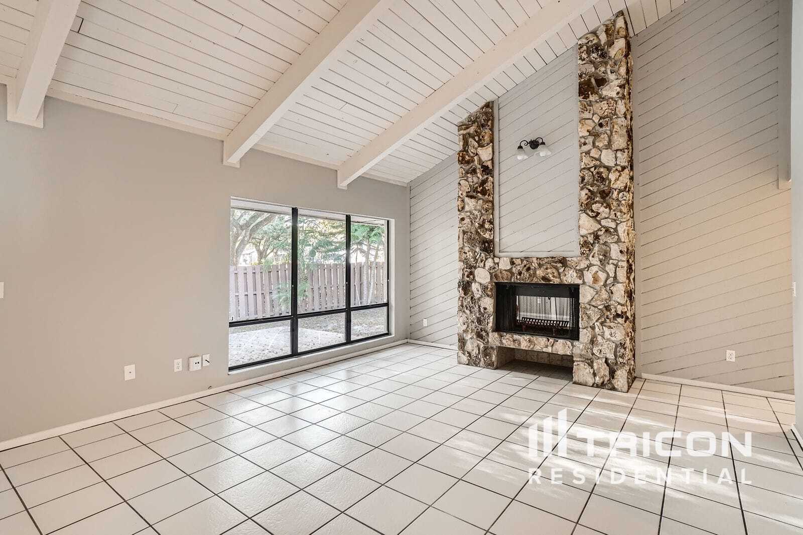 Building Photo - 1032 Weathered Wood Cir
