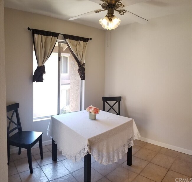 Building Photo - 1595 Border Ave