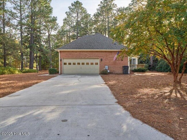Building Photo - 110 Pine Cone Way