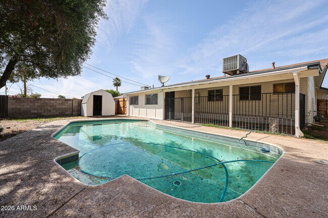 Building Photo - 3119 W Country Gables Dr
