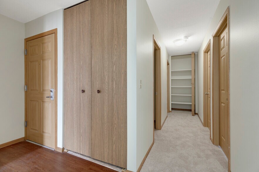 View Pointe Apartments 3898 S Valley View Dr S Eagan MN 55122