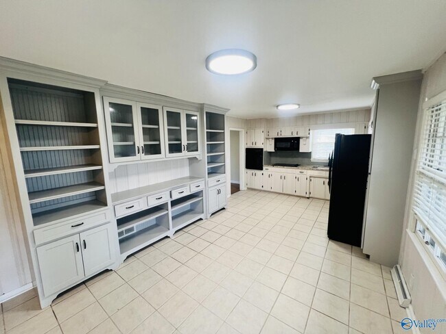 Building Photo - 4006 Devon St SE