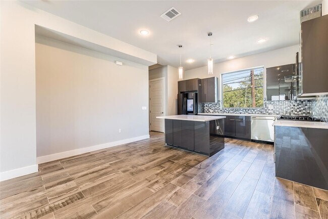 Building Photo - 1417 Kramer Ln