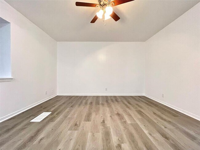 Building Photo - 2306 Barton Village Cir