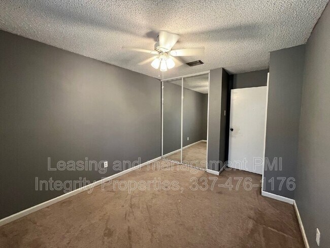 Building Photo - 107 Village Ln