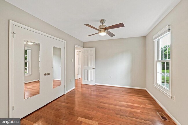 Building Photo - 9760 Hatmark Ct