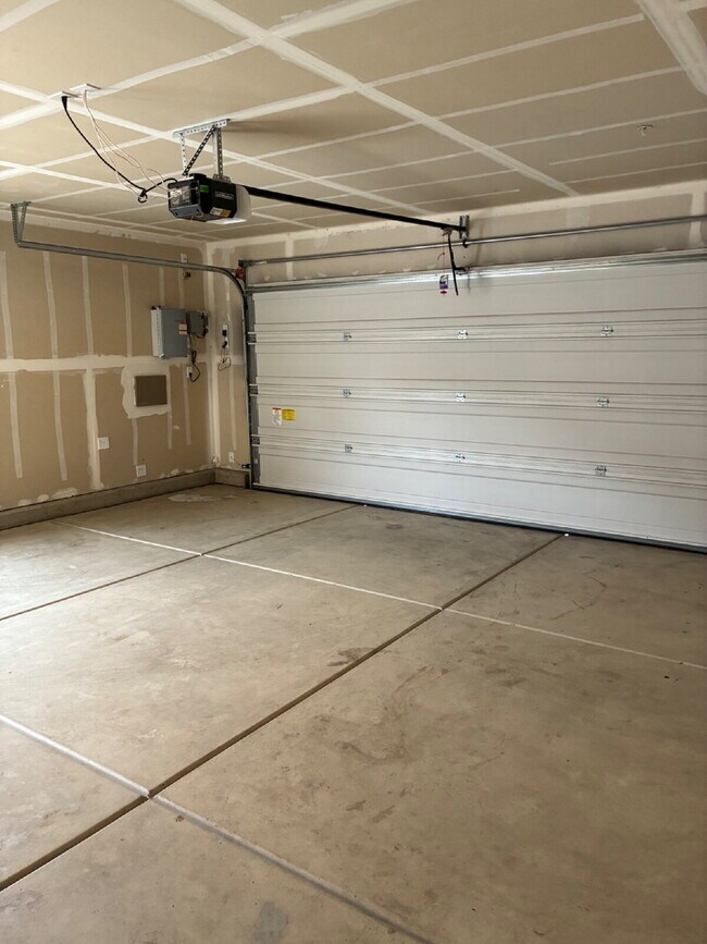 Building Photo - Modern Convenience and Luxury!! Move In Ready with Full Appliance Package!