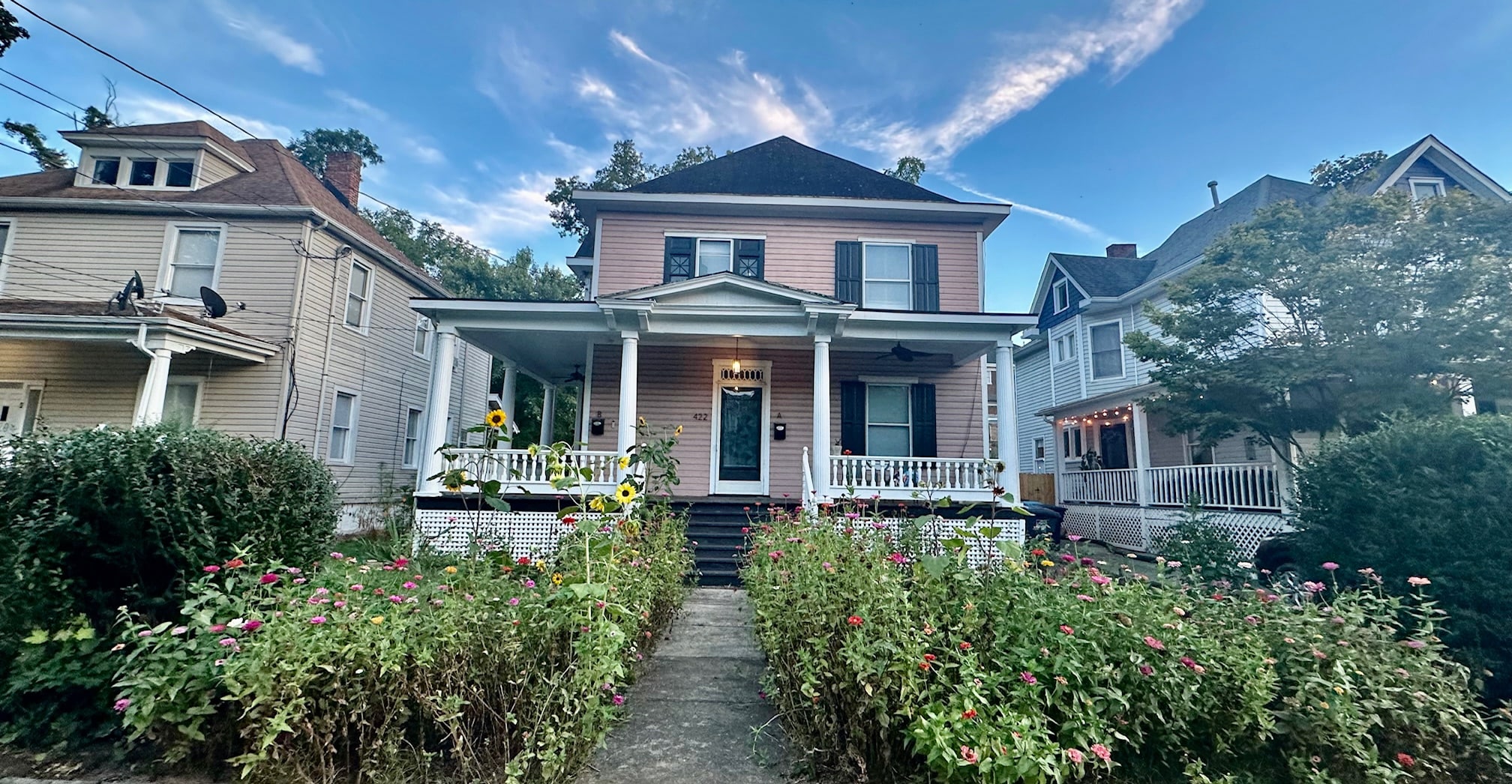 Building Photo - 422 Woods Ave SW