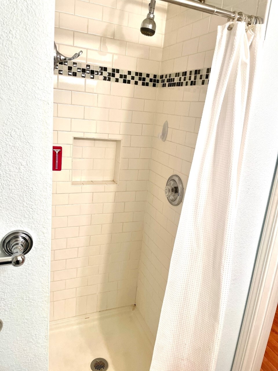shower - 1386 Page St
