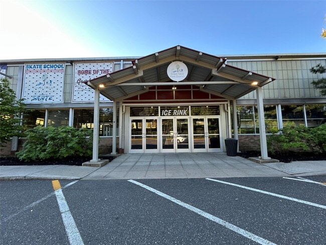 Building Photo - 4 W Mill Dr
