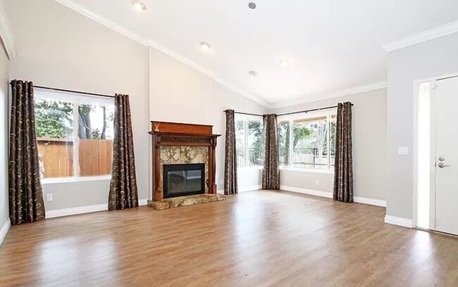 Building Photo - Cute 4 Bedroom House Located in the Heart of Rancho Bernardo!