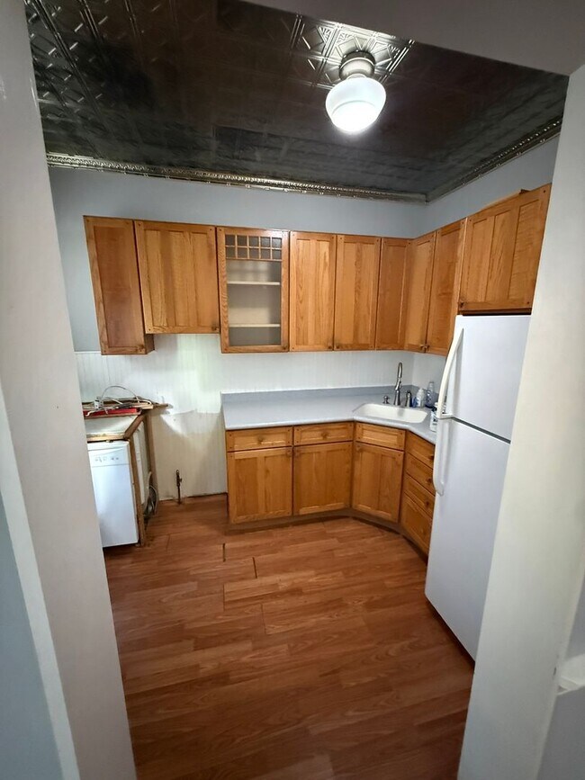 Building Photo - 3 Bedroom 1.5 bath Fan home for rent