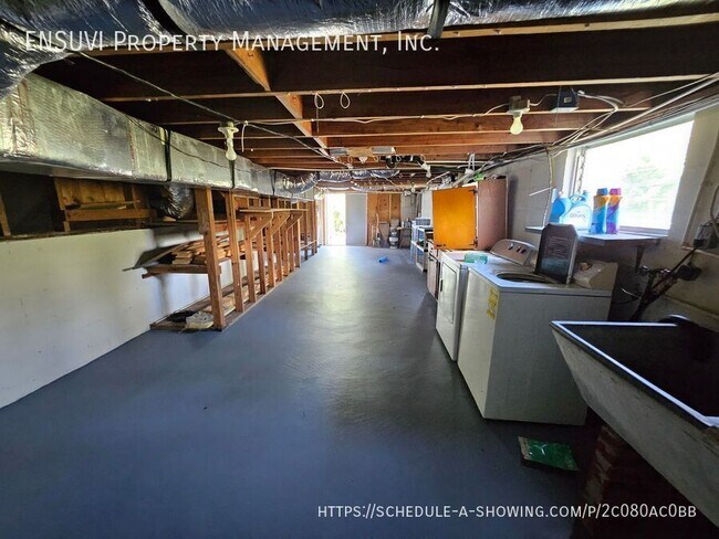 Building Photo - 701 SE 9th Cir