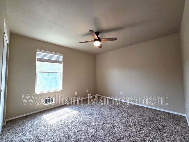 Building Photo - 393 Water Lily Dr