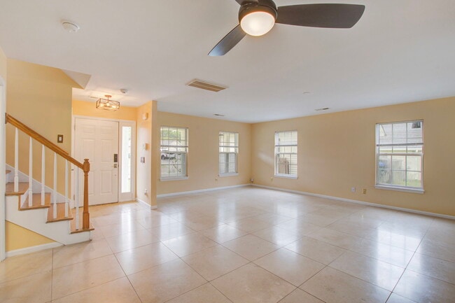 Building Photo - 202 Seneca River Dr