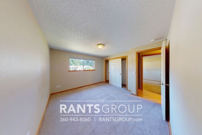 Building Photo - Recently updated 3-bed, 2-bath Rambler in Lacey!