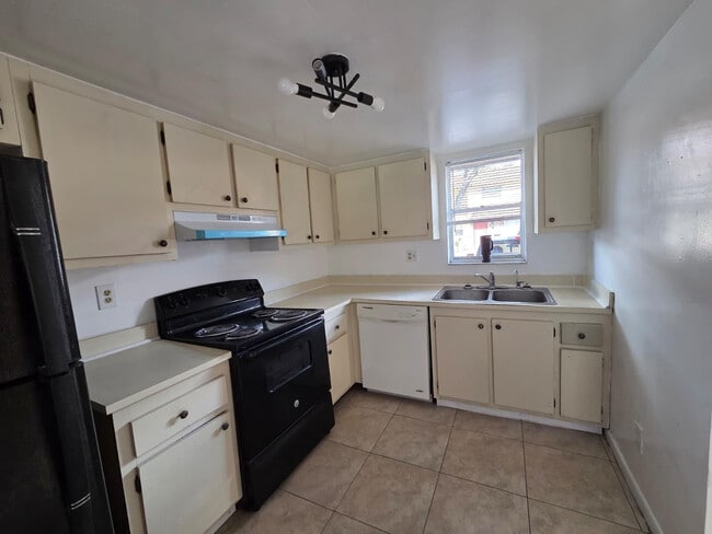 Building Photo - 6512 SW 41st Pl