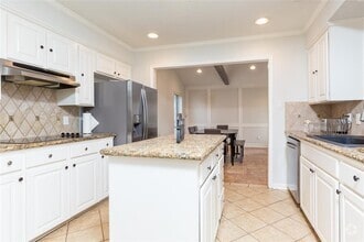Building Photo - 14402 Chevy Chase Dr