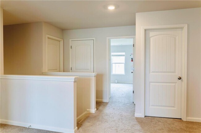 Building Photo - 325 Fernbrook Trl