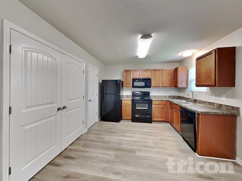 Building Photo - 19 Rosecroft Ln